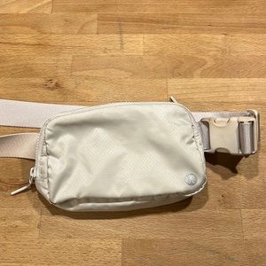 Lululemon Everywhere Belt Bag